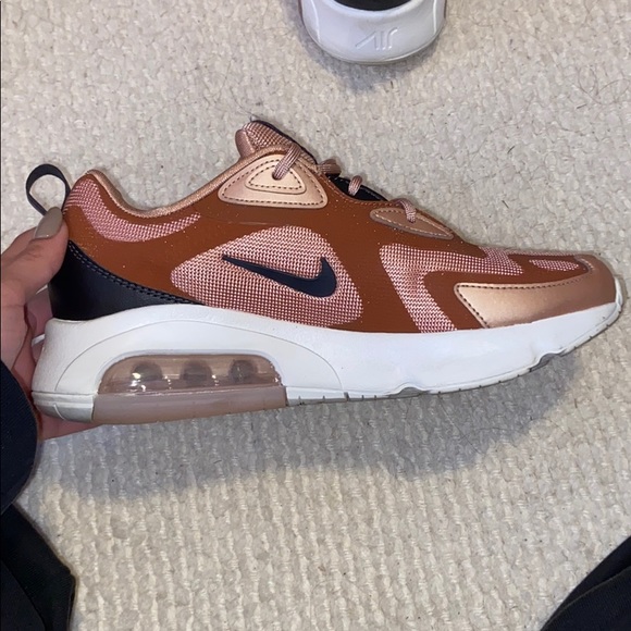 Nike AirMax 200s - Picture 4 of 5